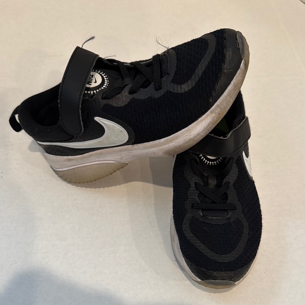 NIKE REVOLUTION KIDS 2Y Black Sneakers Shoes 2 youth